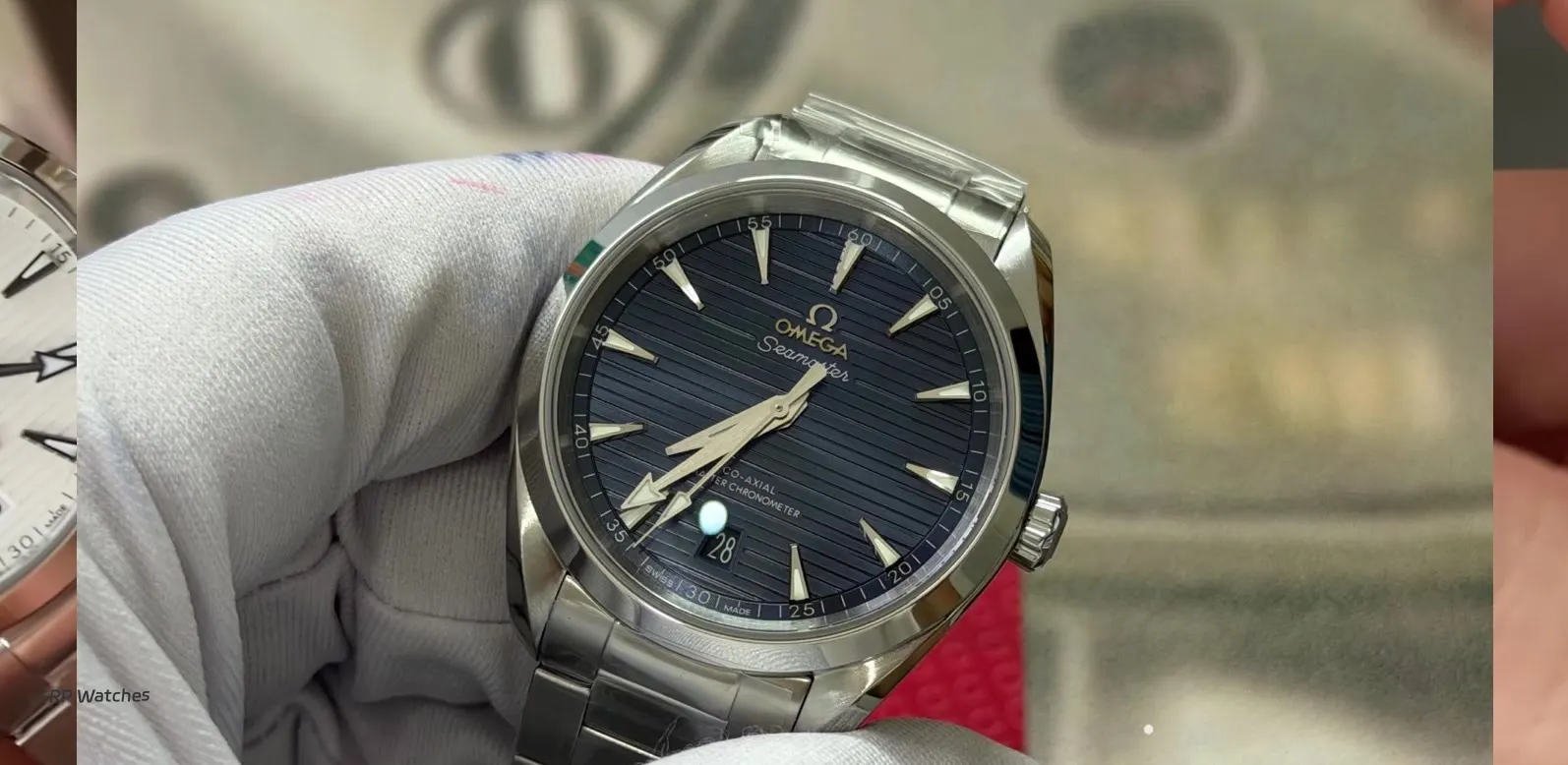 Tres referencias de 38mm do Seamaster 150 da VSF lado a lado
