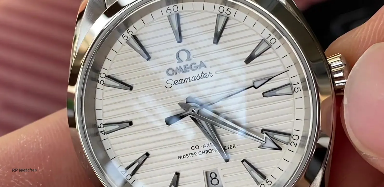 Macro da textura do mostrador branco do Seamaster 150 de 38mm