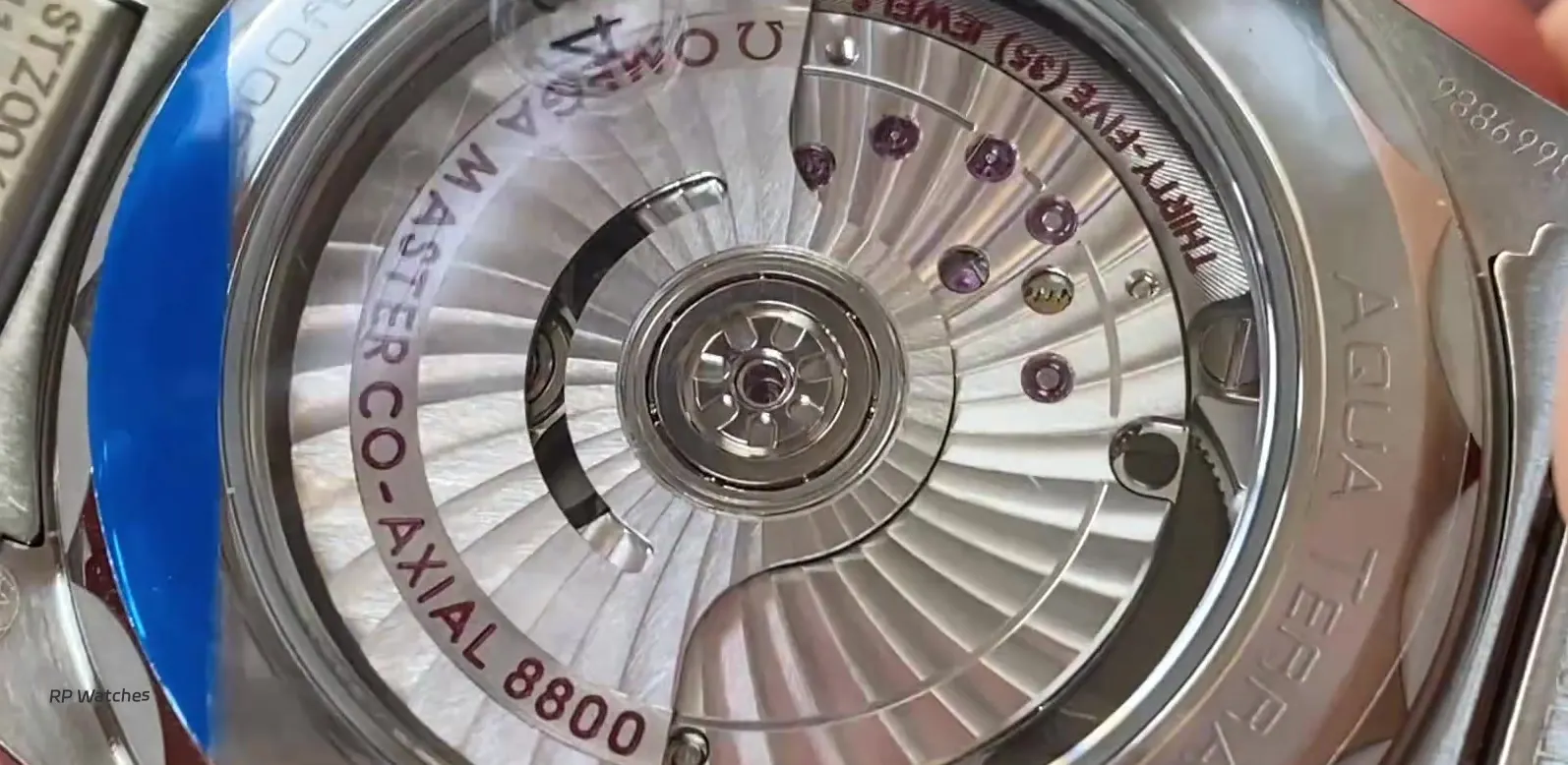 Calibre Dandong 8800 visto pelo fundo transparente
