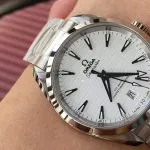 Seamaster 150 de 38mm com mostrador branco no pulso