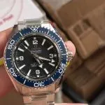 Réplica VSF Omega Seamaster 600 sem data 42 mm bezel azul vista frontal