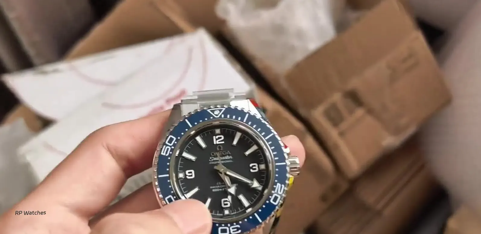 Mostrador preto fosco da réplica VSF Seamaster 600 em close